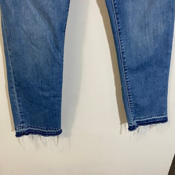 Levi's Wedgie Straight Leg Denim Jeans Medium Wash Raw Hem High Rise Sz 29 - Picture 2 of 13